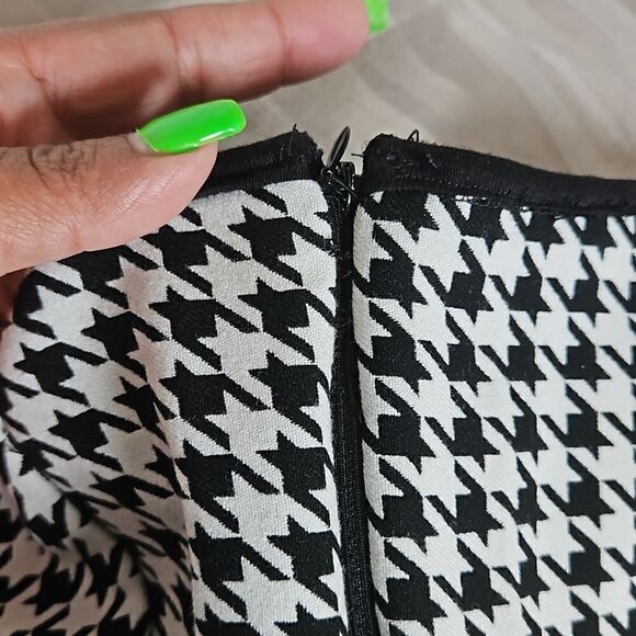 Guess Women's Houndstooth 2 Piece Matching Top & Midi Skirt Medium Black & White - Picture 15 of 16